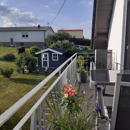 Eifelstern-Schoene Ferienwohnung Mit Balkon Kalenborn-Scheuern ภายนอก รูปภาพ