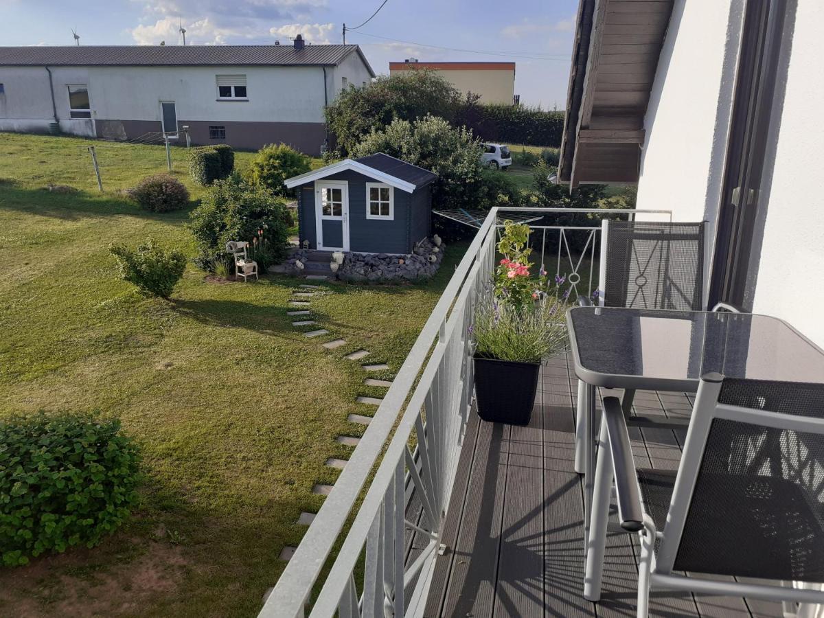Eifelstern-Schoene Ferienwohnung Mit Balkon Kalenborn-Scheuern ภายนอก รูปภาพ